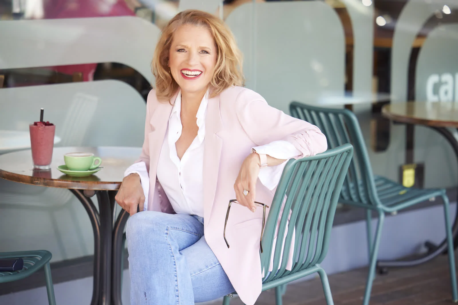 Cathy Sommerville in a coaching consultation at a café
